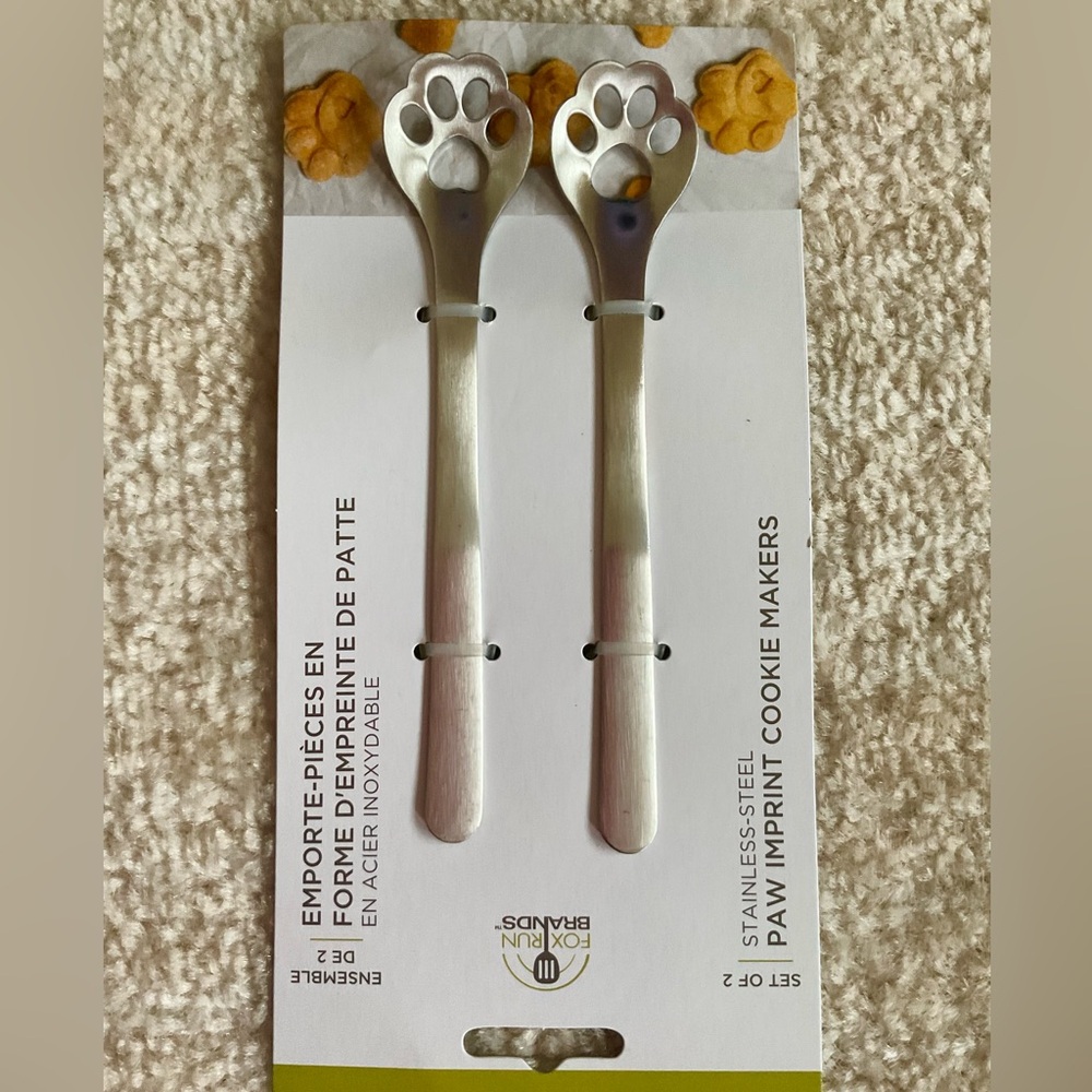 NWT Paw Imprint Cookie Maker